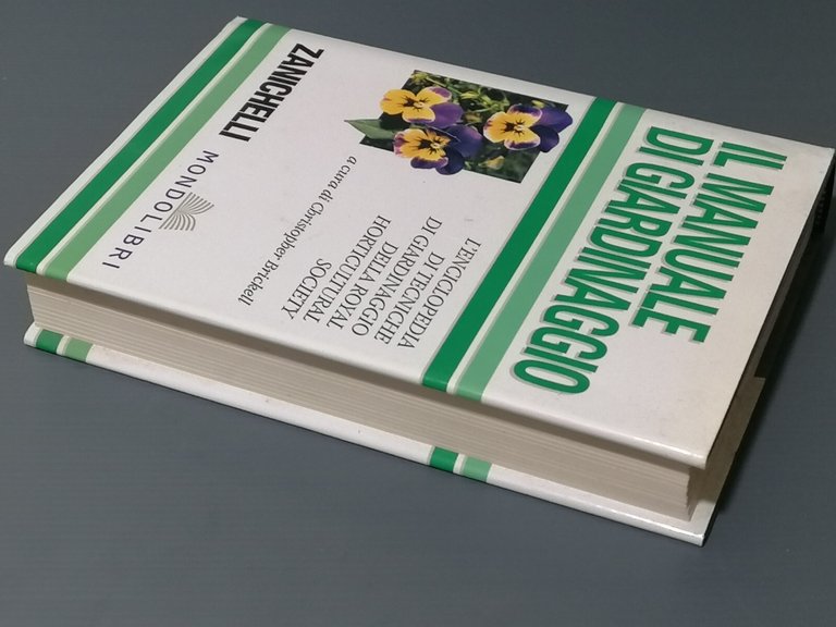 Il Manuale Di Giardinaggio Libro Brickell Zanichelli Mondolibri 2001