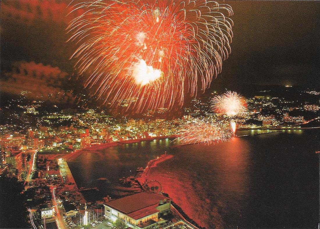 Japan. Atami. De Luxe Fireworks exhibition every year at Ougust … | Immagine principale