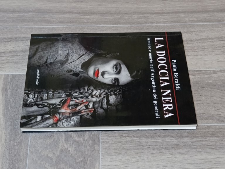 La doccia nera. Amore e morte nell'Argentina dei generali