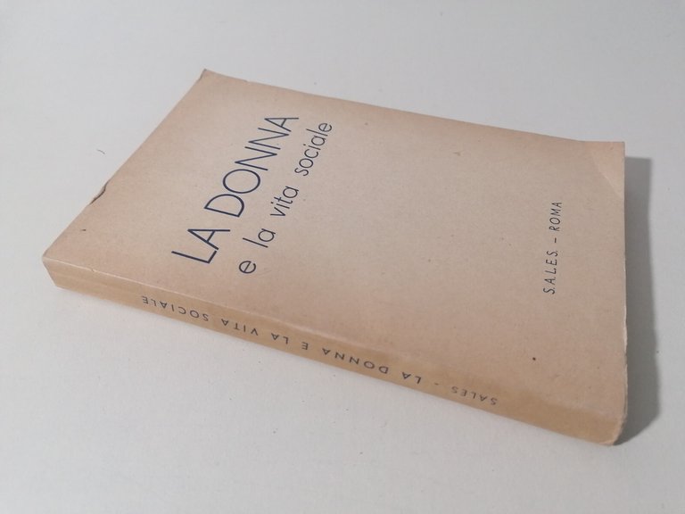 La Donna e la Vita Sociale