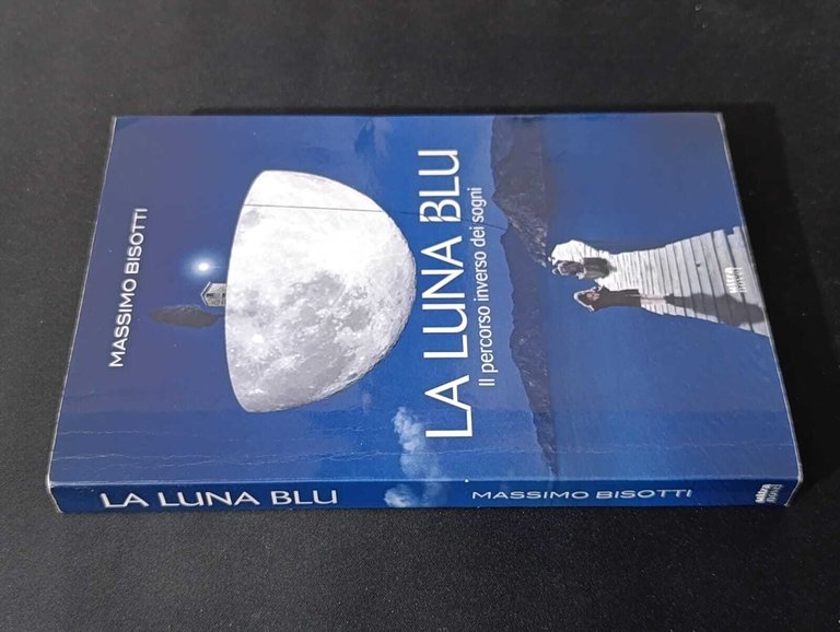 La luna blu. Il percorso inverso dei sogni