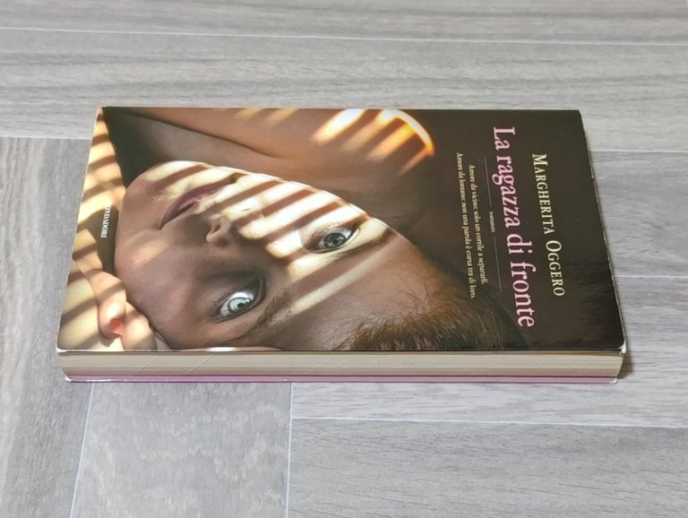 La ragazza di fronte