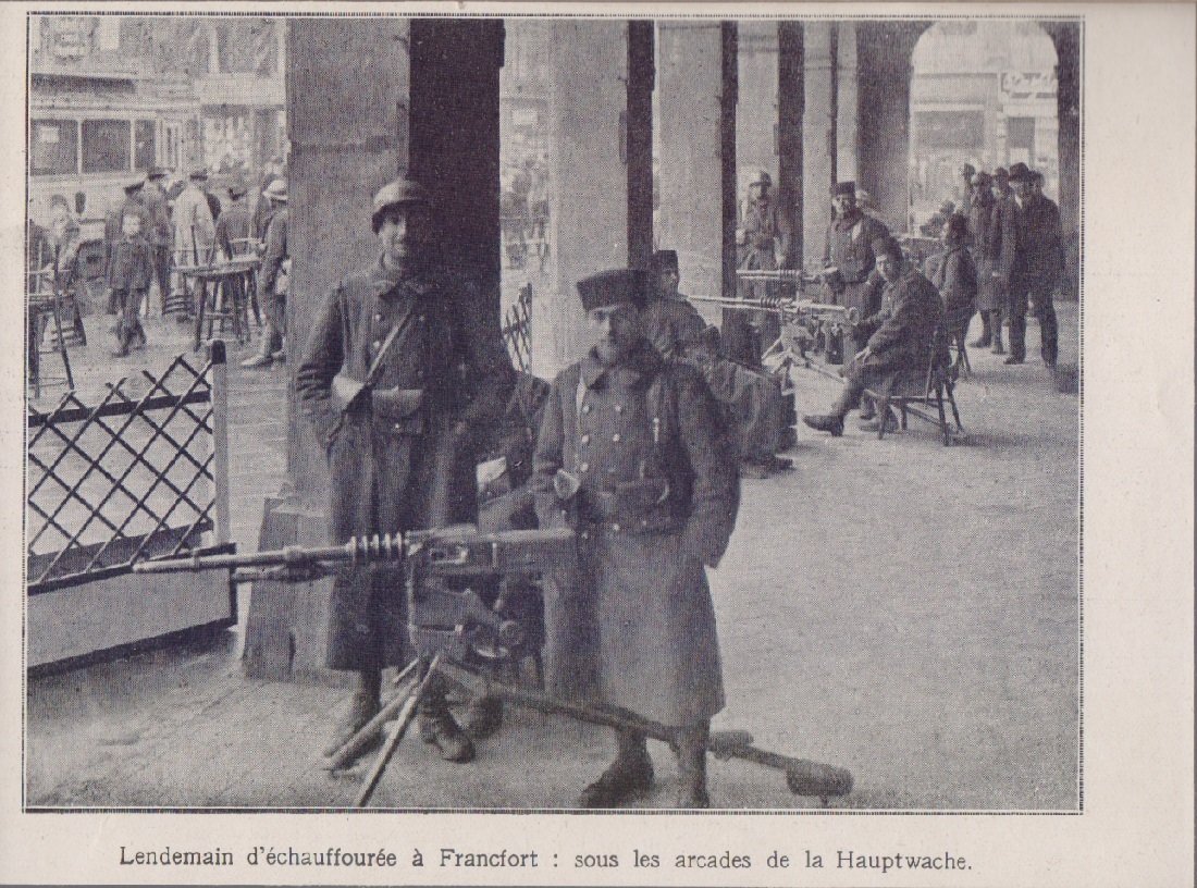 Lendemain d'echauffouree a Francofort: sous les arcades de la Hauptwache. … | Immagine principale