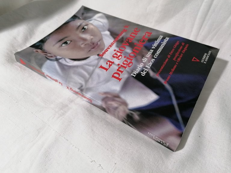 Libro LA GIOVANE PRIGIONIERA Diario di vittima del Laos comunista …