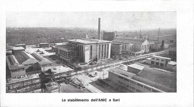 Lo stabilimento dell'Anic a Bari. Stampa 1938