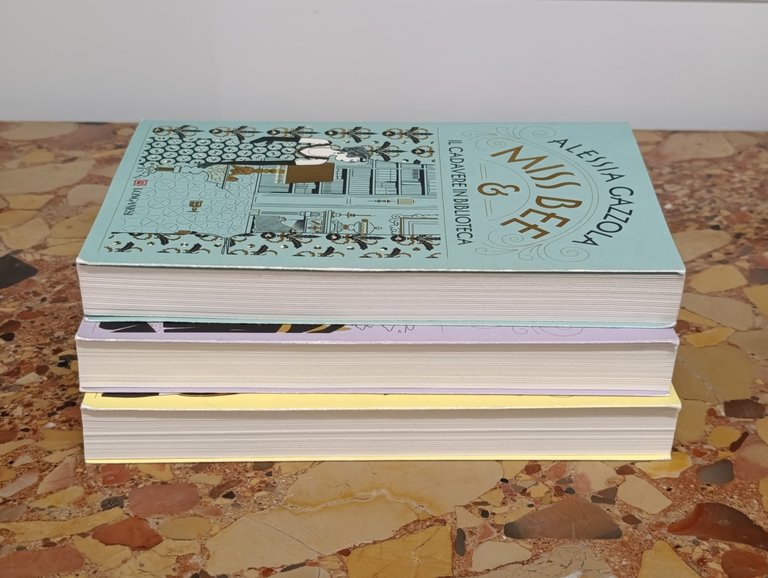 Lotto 3 Libri Alessia Gazzola: Miss Bee e il fantasma … | Immagine Gallery 4