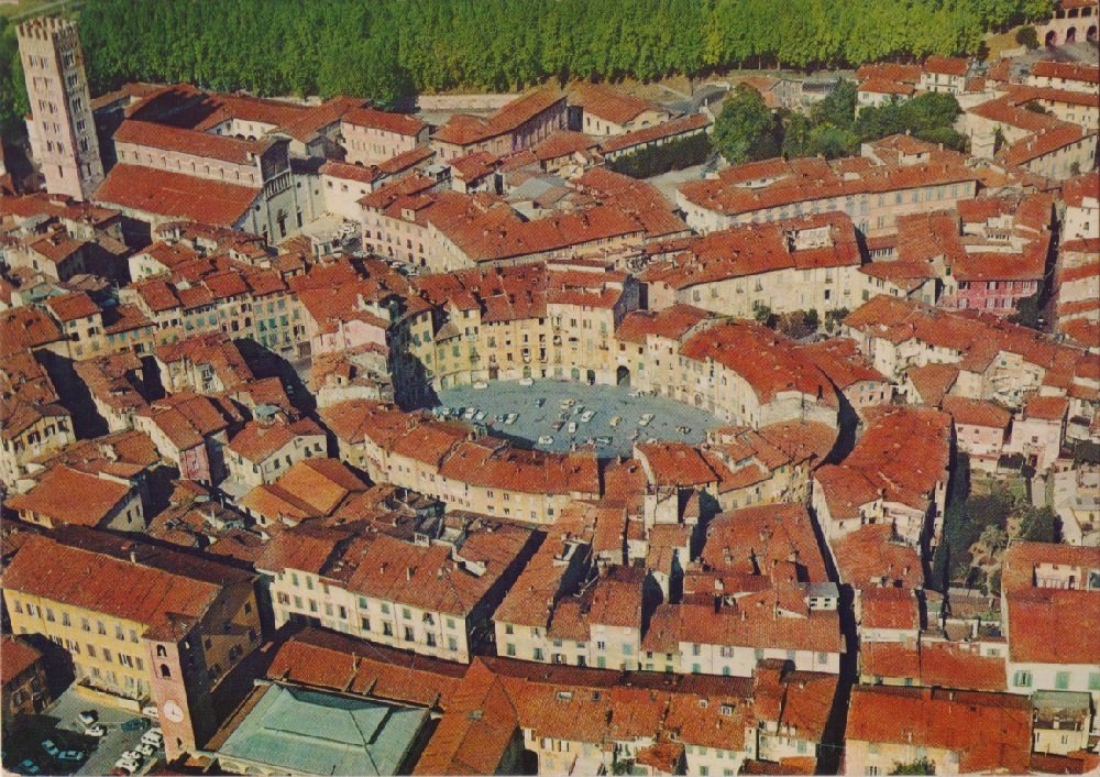 Lucca Anfiteatro romano. Veduta aerea. Non viaggiata | Immagine principale