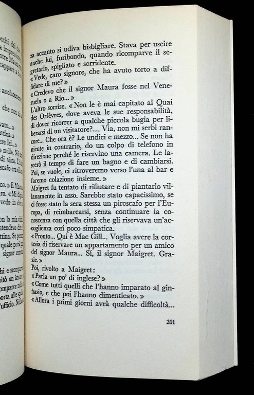 Maigret viaggia. Tre Romanzi. Le Inchieste del commissario Maigret
