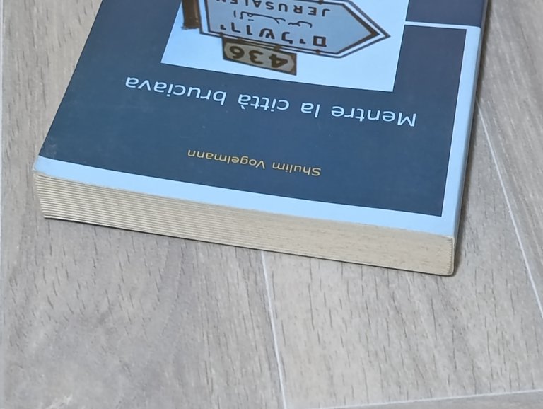 Mentre la città bruciava