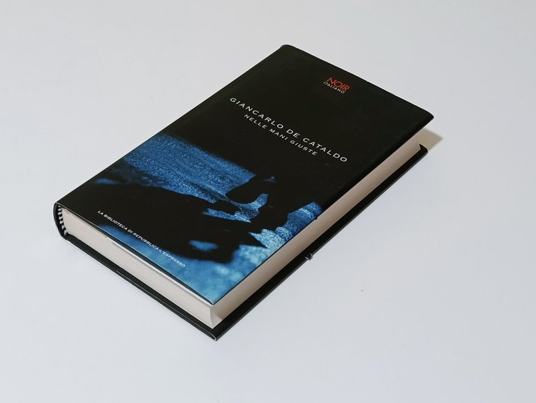 Nelle Mani Giuste. Noir Italiano | Immagine Gallery 3