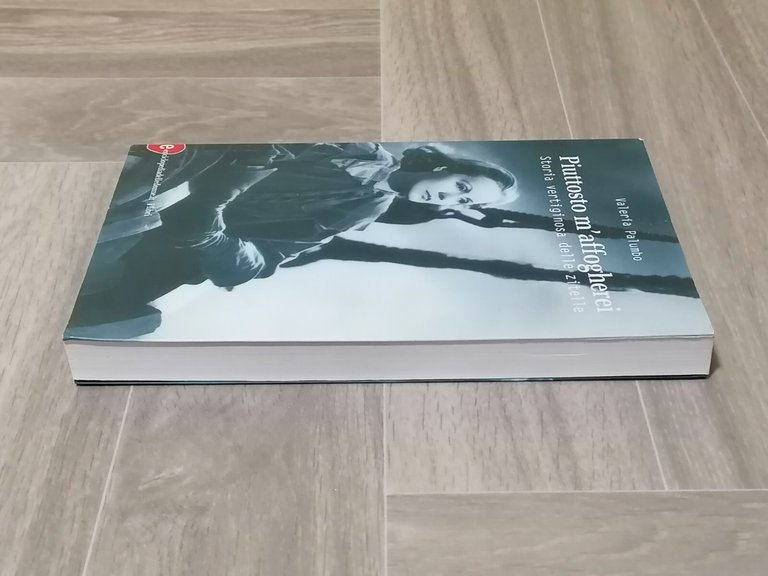 Piuttosto m'affogherei Storia Vertiginosa Delle Zitelle Libro Valeria Palumbo