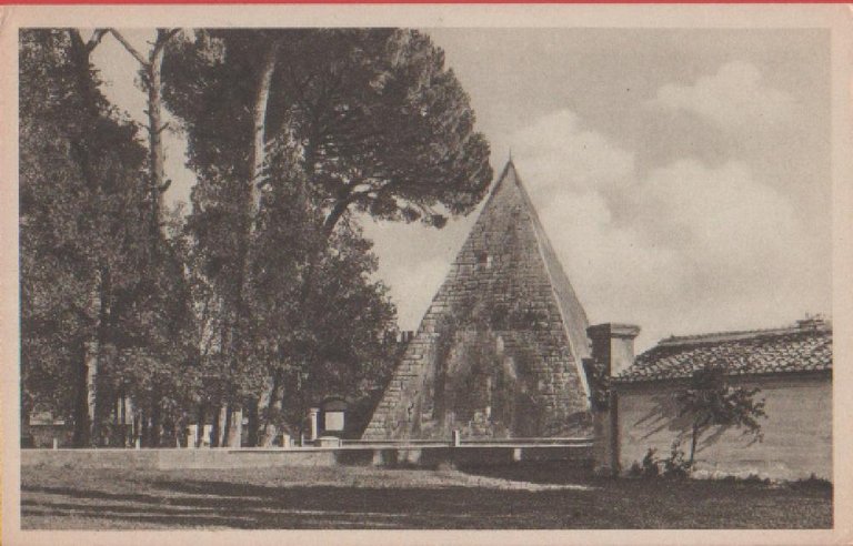 Roma. Piramide di Calo Cestio. Non viaggiata