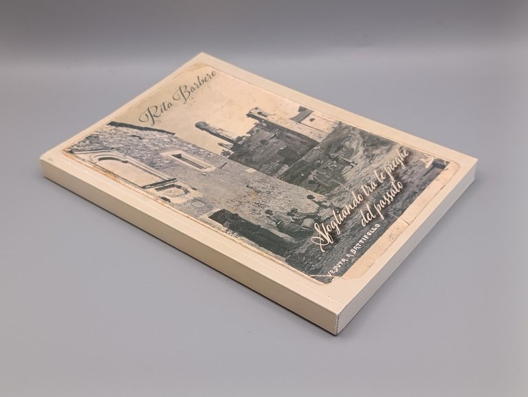 Sfogliando tra le Pieghe del Passato