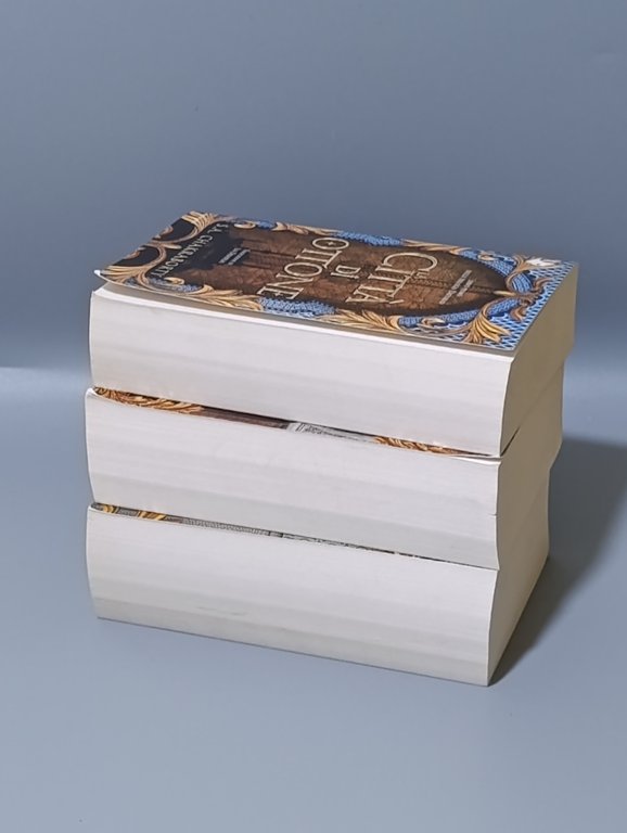 Trilogia Daevabad in tre volumi: La città di ottone, Il …