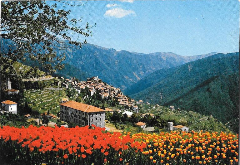 Triora (IM). Veduta da Piazza. Non viaggiata