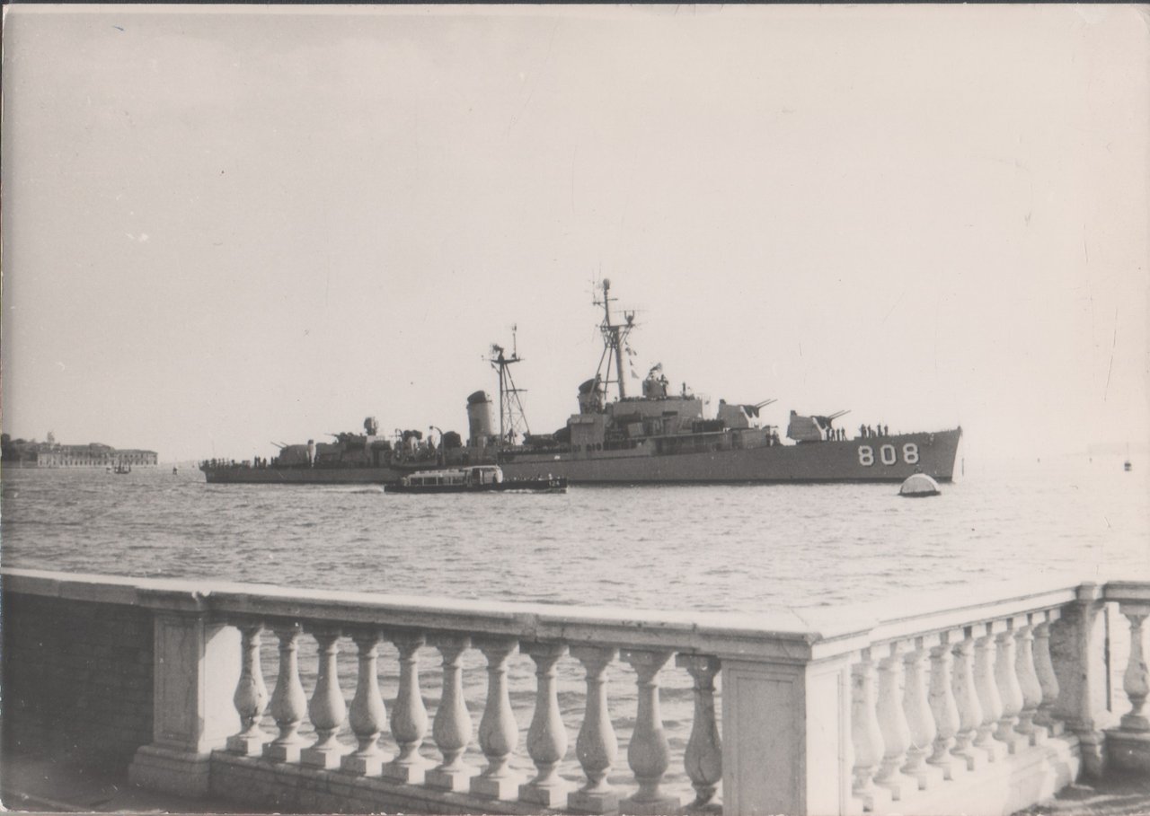 USS Dennis J. Buckley (DD-808). Photo | Immagine principale