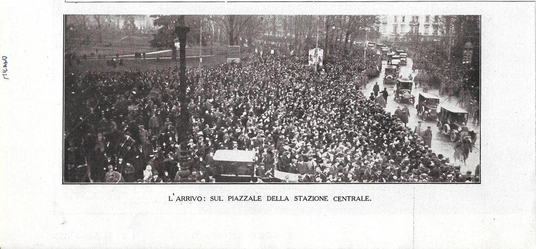 Wilson. Arrivo sul piazzale della Stazione Centrale a Milano. Stampa … | Immagine principale