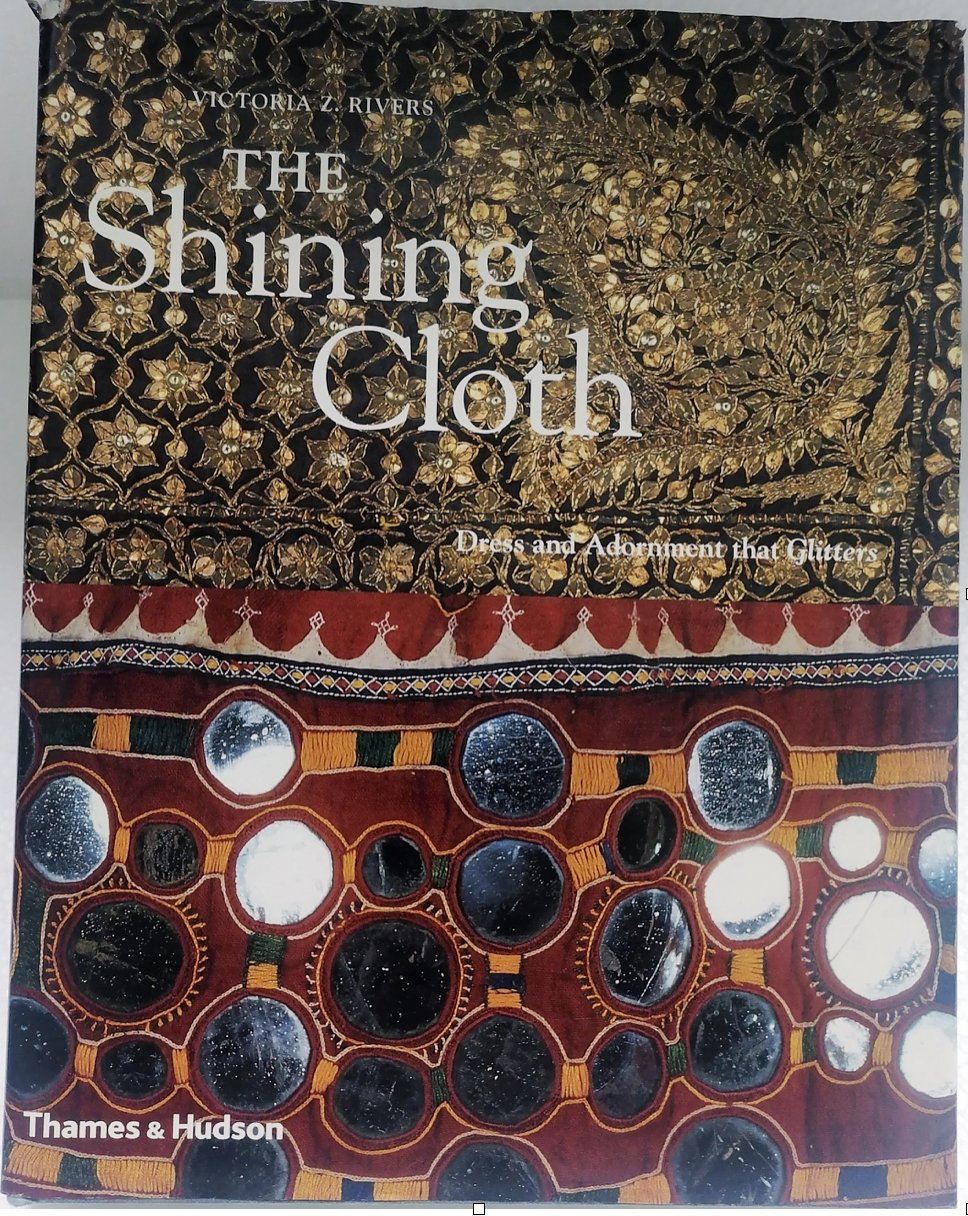 The Shining Cloth: Dress & Adornment That Glitters | Immagine principale