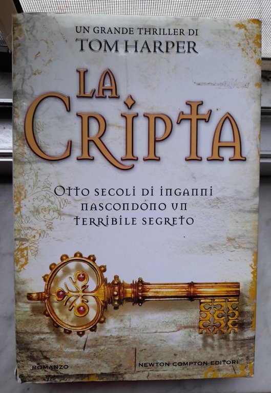 " LA CRIPTA" - TOM HARPER,2012