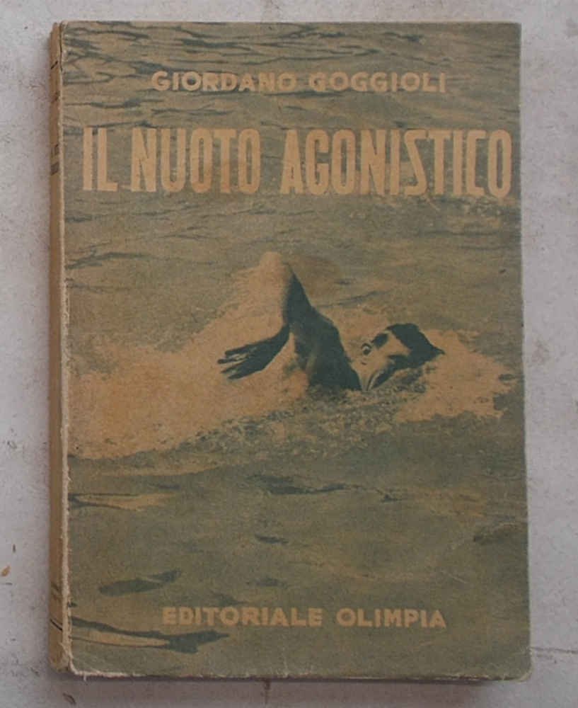 Il nuoto agonistico.