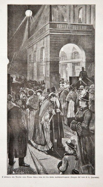 L’entrata del Teatro alla Scala nella sera di una prima …