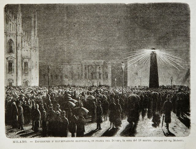 Milano.- Esperienze d’illuminazione elettrica, in piazza del Duomo, la sera …