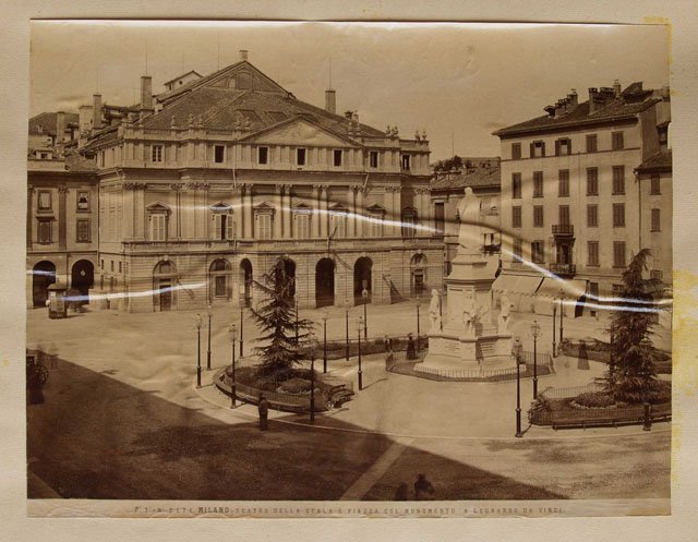 Milano - Teatro della Scala e Piazza col Monumneto a …