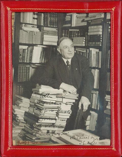 Renato Simoni nel suo studio (senza titolo)