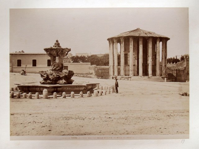 Roma - Piazza bocca della verità . Tempio di Vesta