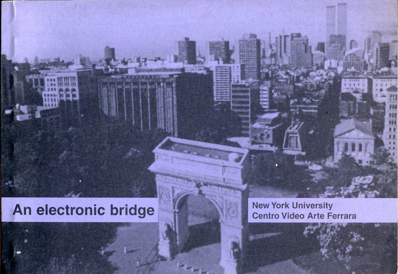 An electronic bridge | Immagine principale