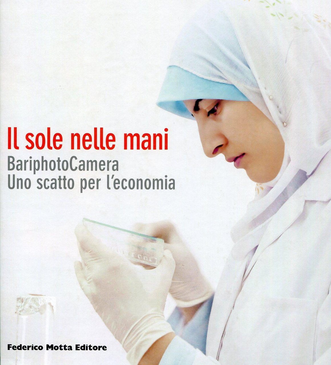 Il sole nelle mani. BariphotoCamera. Uno scatto per l'economia | Immagine principale