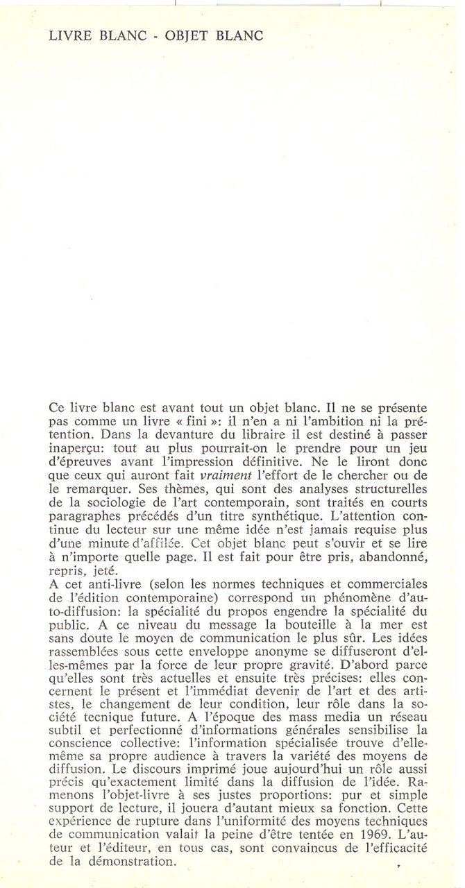 Livre blanc. Objet blanc | Immagine principale