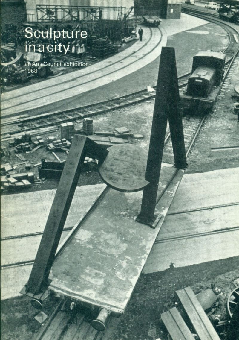 Sculpture in a city | Immagine principale