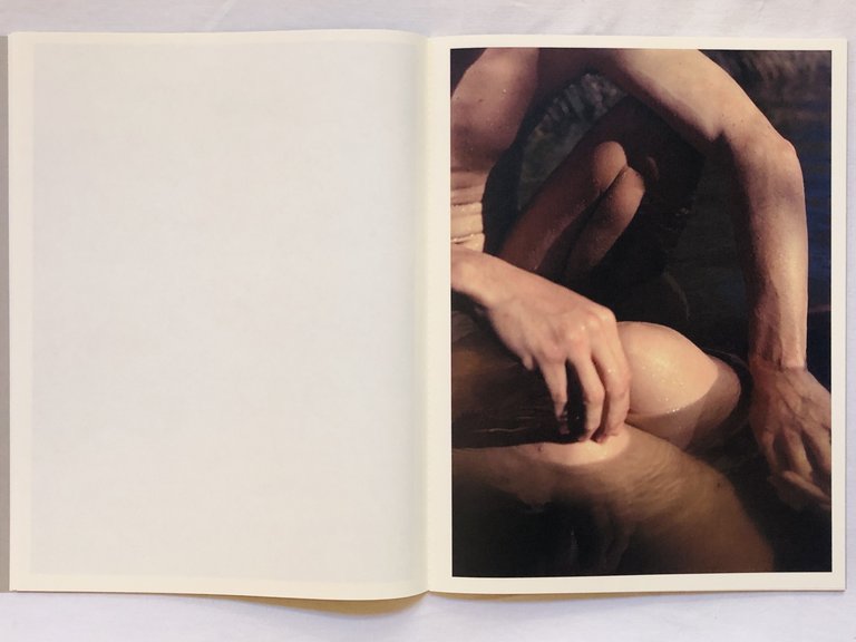 THE TWIST OF A KNEE | Immagine Gallery 8