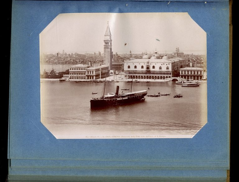 Album contenente 98 fotografie Alinari delle seguenti città: Verona, Padova, …