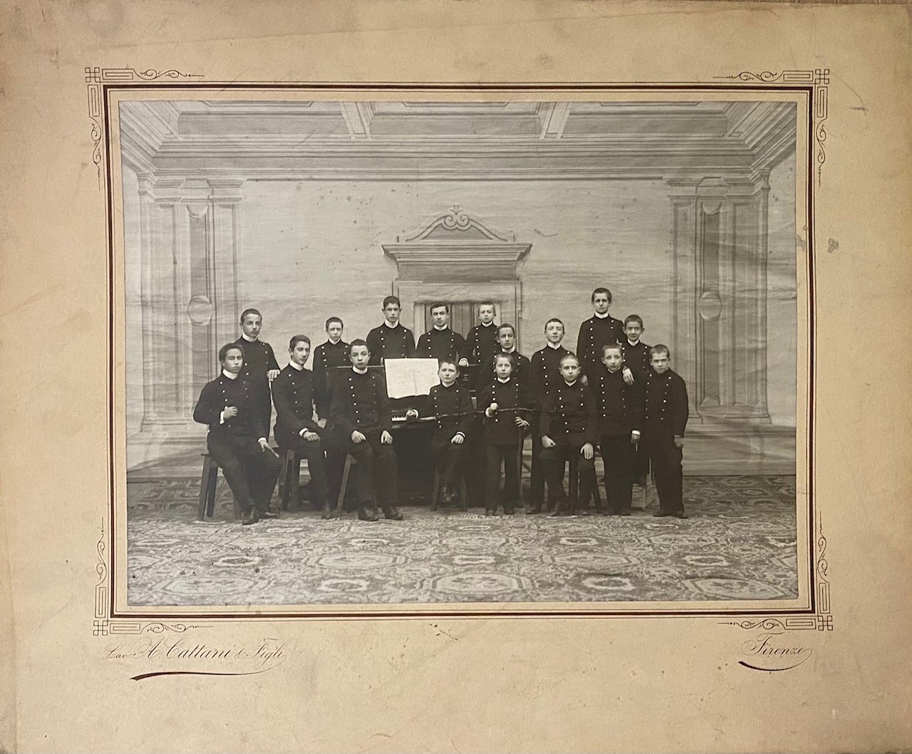 [Collegio della Badia Fiesolana. Giovani collegiali in divisa, accanto ad …