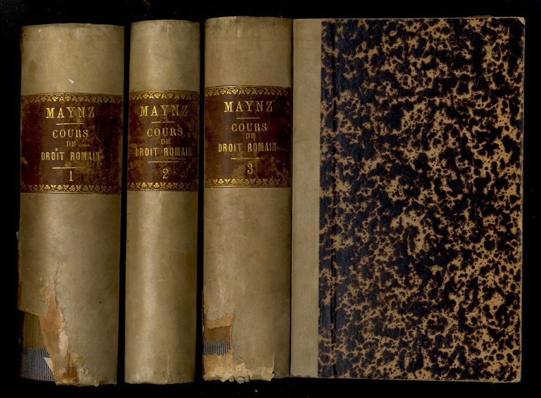 Cours de droit romain, précédé d'une introduction contenant l'histoire de …