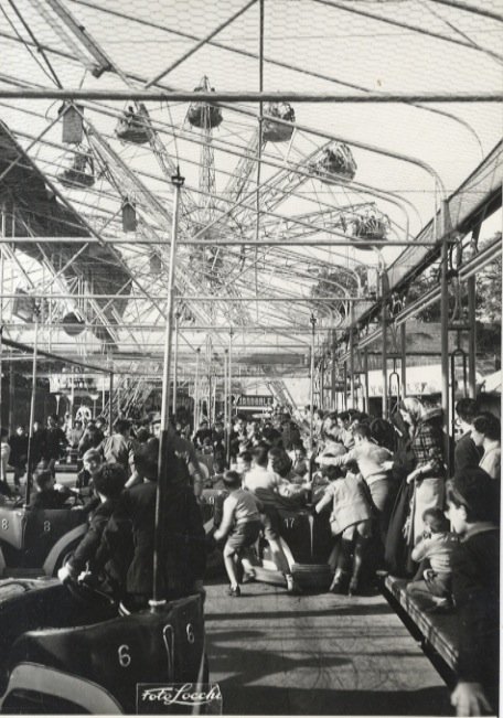 Fotografia originale in b.n., formato mm. 120x170 raffigurante un auto-scontro …