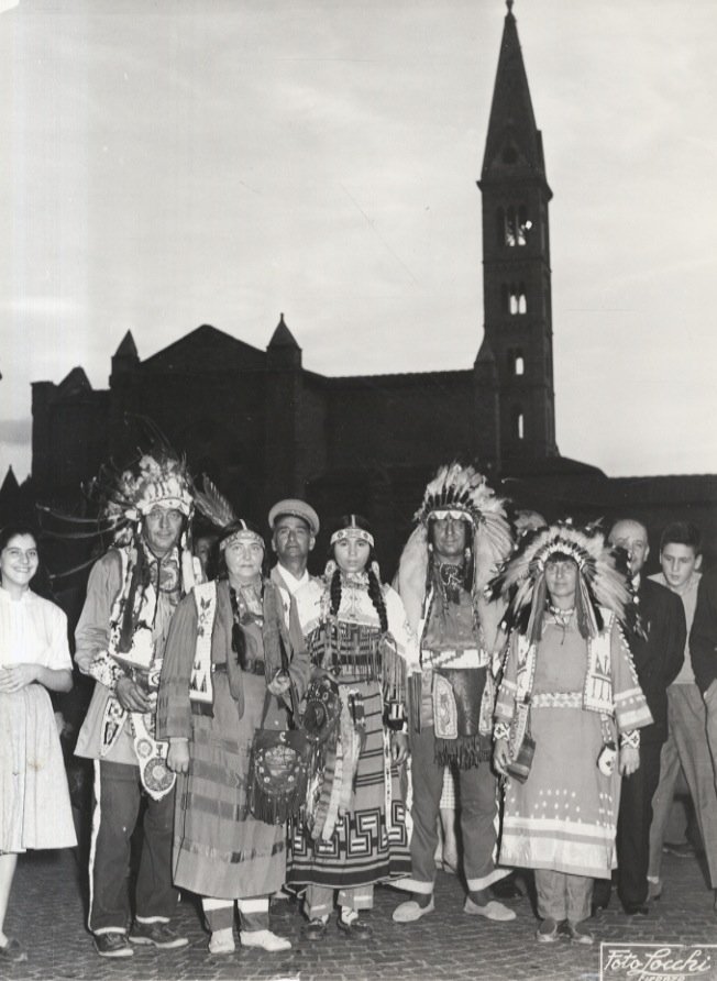 Fotografia originale in b.n., formato mm. 127x240 raffigurante un gruppo …