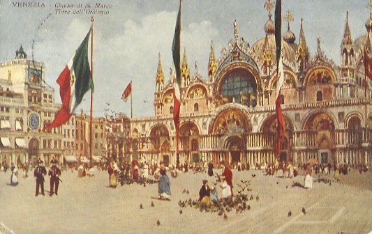 Lotto di 56 cartoline in b.n. e a col. (20) con vedute della città lagunare e (3) dell'Isola di S. Francesco del deserto (Burano): vita di "campiello"; piazza S. Marco fra passanti e piccioni al passaggio di due carabinieri sotto il vessillo sabaudo; 4 vedute notturne ("Serenate veneziane") con fuochi d'artificio; il campanile pre e post crollo (identico); un panorama preso dal dirigibile (che non si vede); 13 cartoline con vedutistica da incisioni antiche o da celebri pitture. Tutte nei due formati standard cm. 9 x 14 e 10 x 15.