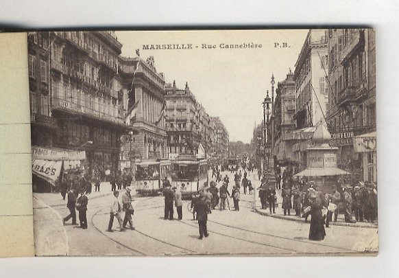 MARSEILLE. 18 cartes postales detachables.