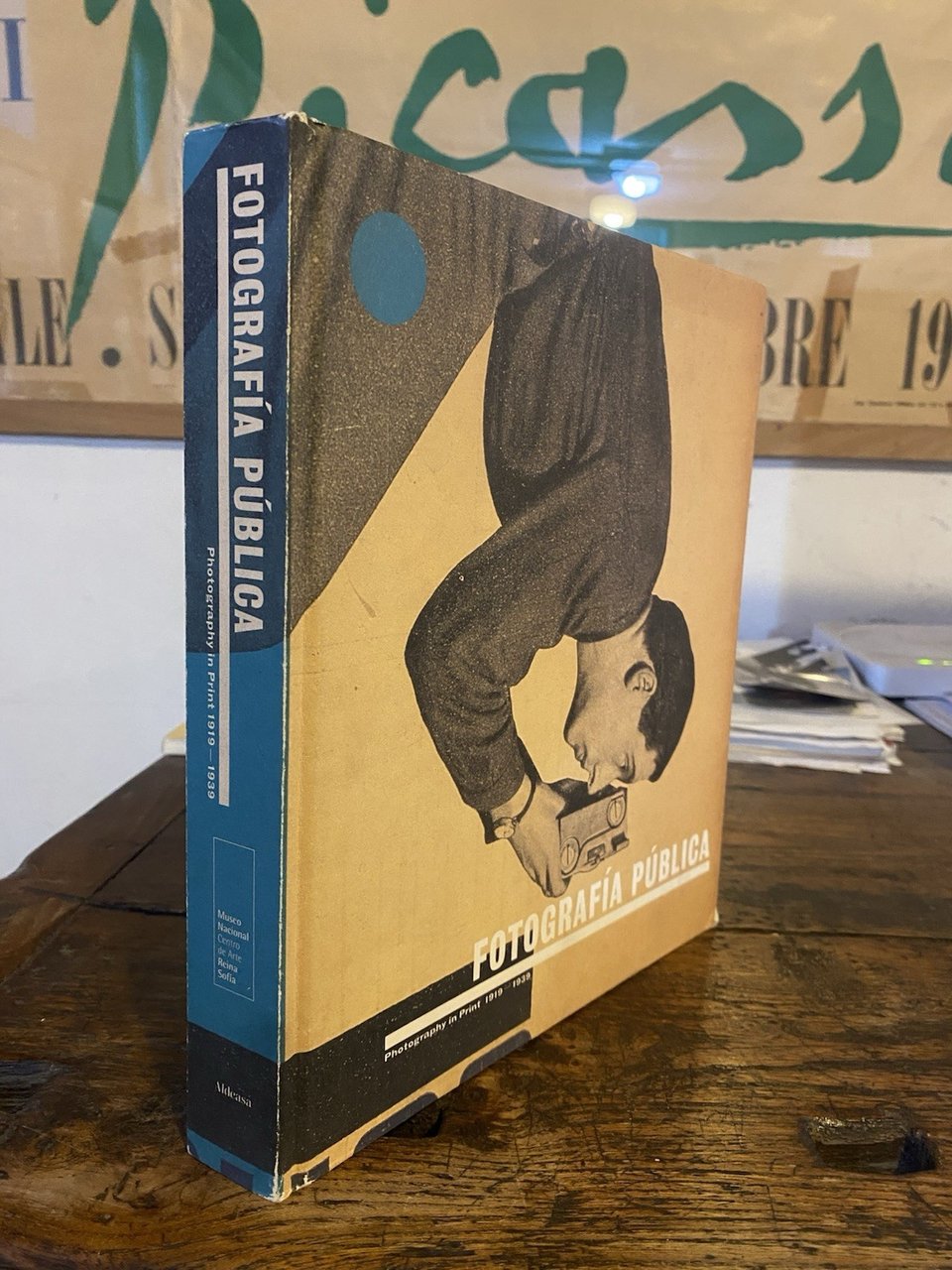 AA.VV. Fotografia Publica Photography in Print 1919-1939 Madrid Aldeasa 1999 | Immagine principale