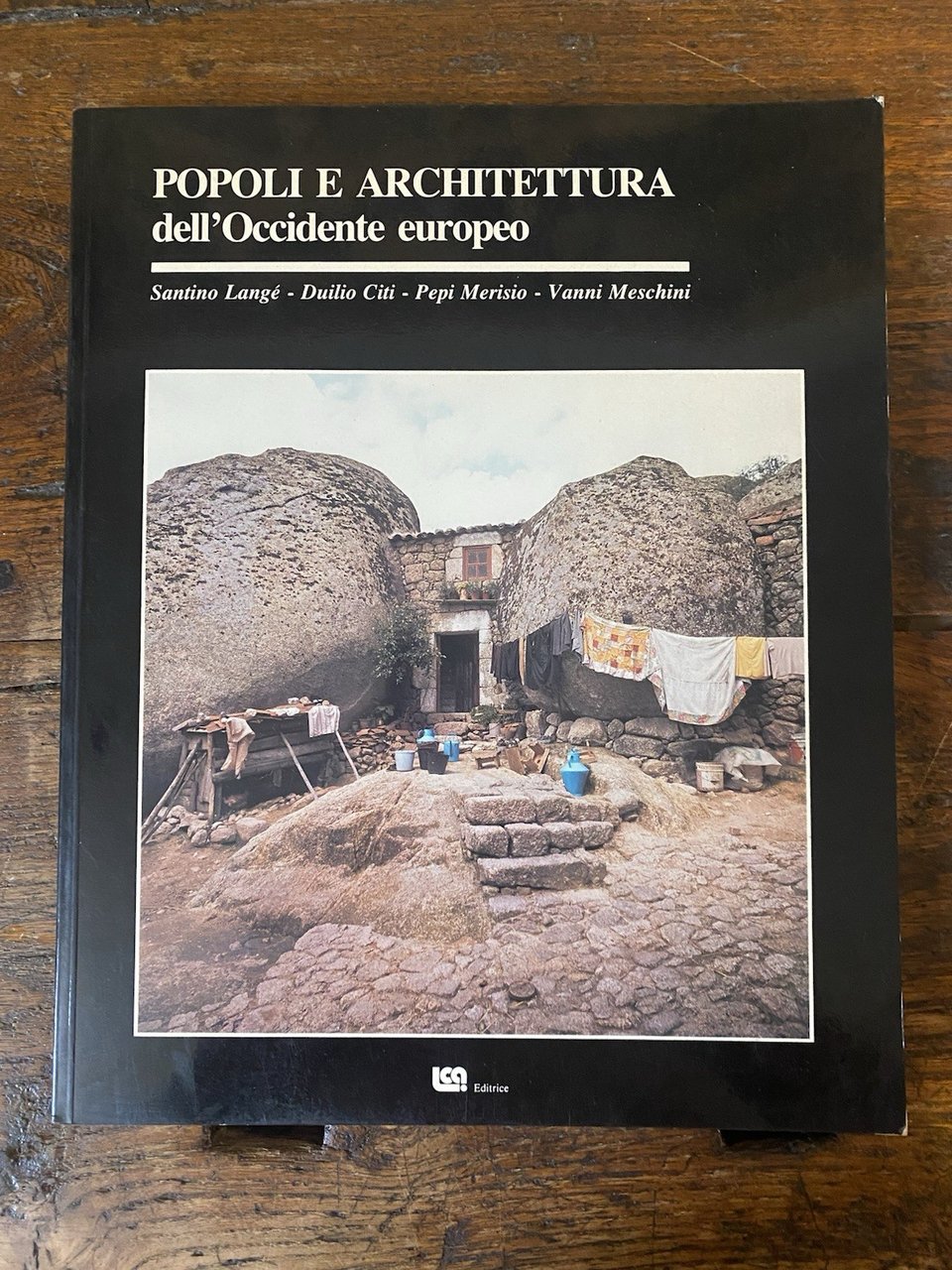 AA.VV. Popoli e architettura dell'Occidente europeo Milano Editing 1983 | Immagine principale