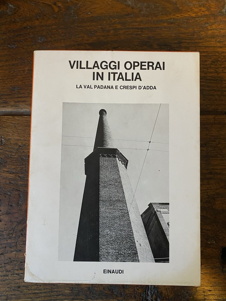 AA.VV. Villaggi operai in Italia La val Padana e Crespi …