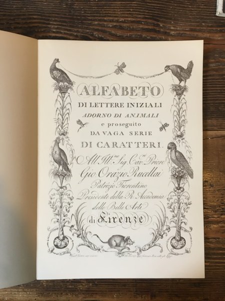 Alfabeto di lettere iniziale adorno di animali e proseguito da …