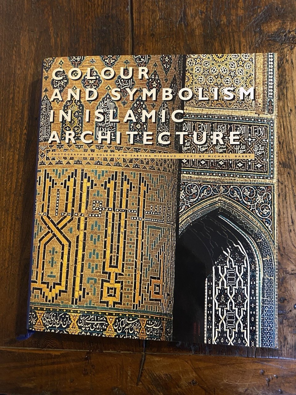 Barry Michael Colour and Symbolism in Islamic Architevture Thames and … | Immagine principale