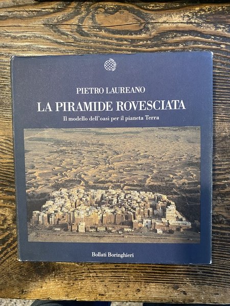 La piramide rovesciata Il modello dell'oasi per il pianeta Terra