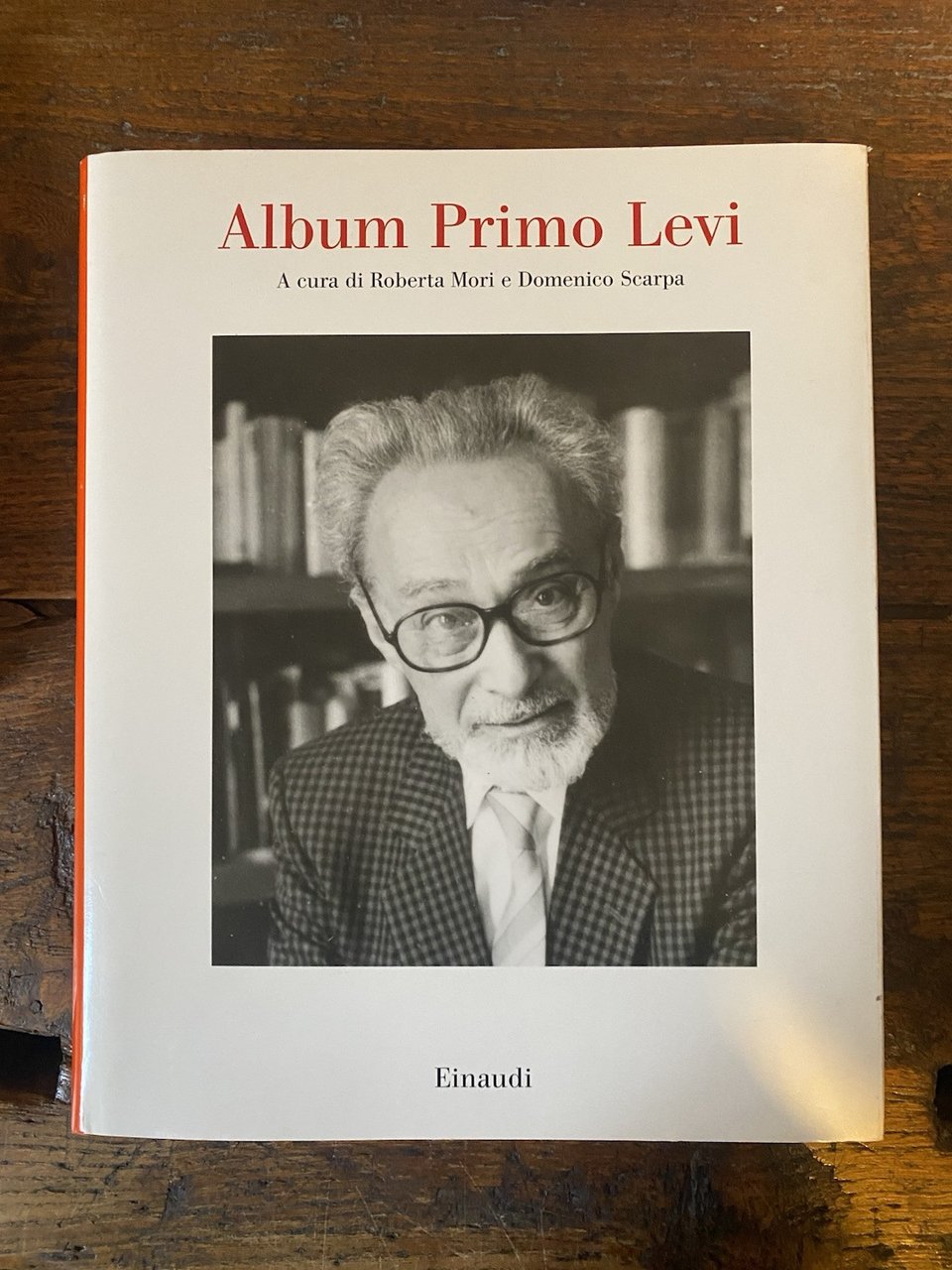 Mori Roberta, Scarpa Domenico Album Primo Levi Torino Einaudi 2017