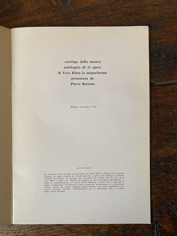 Restany Pierre Yves Klein Le monochrome Milano Galleria Apollinaire 1961