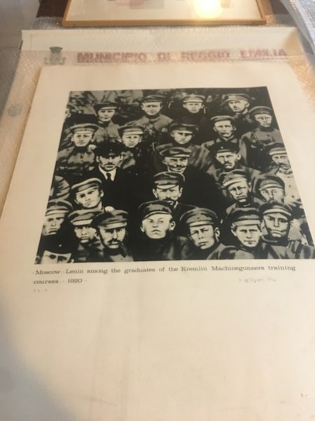 Serigrafia 79 x 61 cm. Moscow Lenin among the graduates …